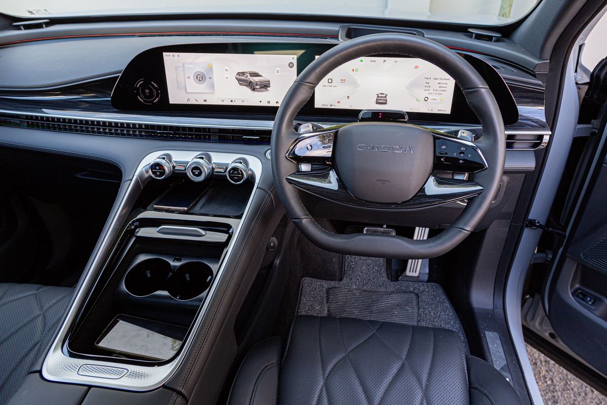 Omoda C9 interior